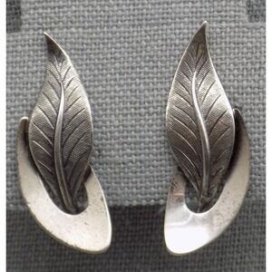 Beaucraft Sterling Silver Earrings Signed Screw Back Leaves Leaf‎ Vtg 4 Gms